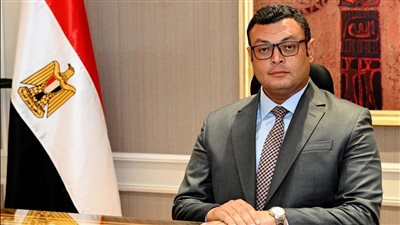 شريف الشربيني وزير الاسكان السابق     