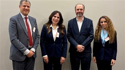 وزيرة الإسكان مع شركة Malcolm Reading Consultants     