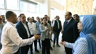رئيس الوزراء ووزيرة الاسكان ، الاسكان 24
